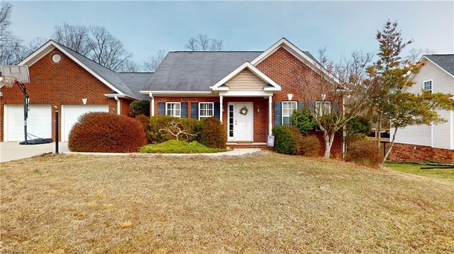 107 N  Hills Dr, Mount Airy, NC 27030