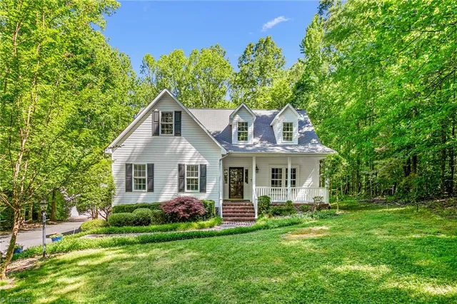 902 & 904 Raylewood Ct, Greensboro, NC 27406