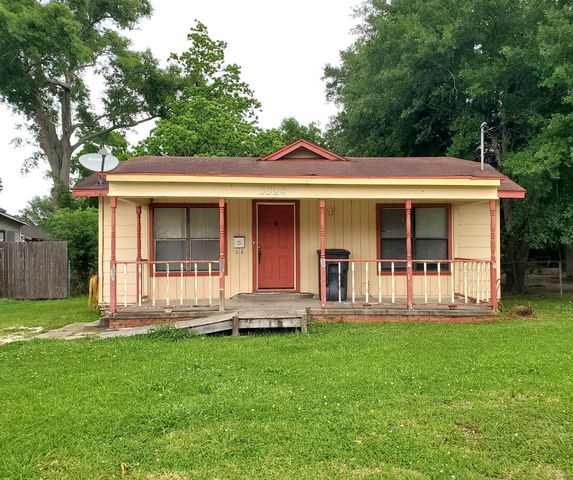 3324 Canal Ave, Groves, TX 77619