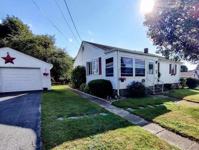 93 Crestview Ave, Somerset, MA 02725