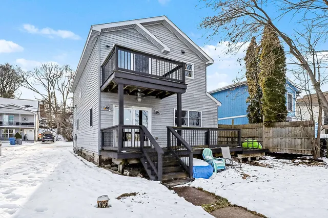 8873 Lagoon Dr, Brighton, MI 48116