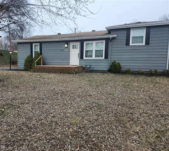 7909 N  Pennsylvania Ave, Kansas City, MO 64118