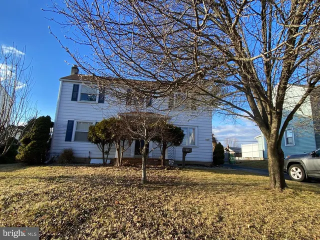 211 Scheivert Ave, Aston, PA 19014