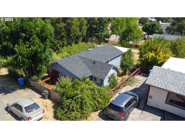 332 E  5th Ave, Sutherlin, OR 97479