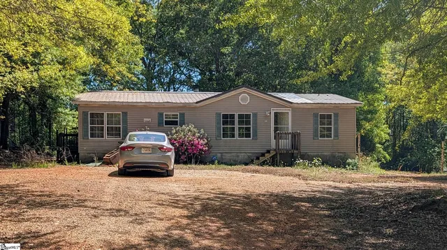 223 Savannah Dr, Seneca, SC 29678