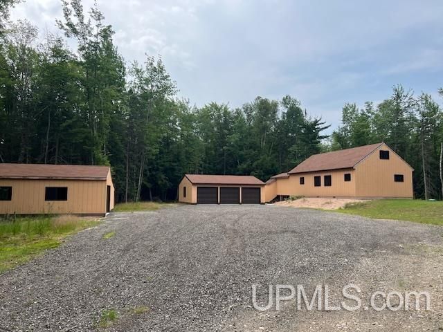 4657 Danforth Rd, Escanaba, MI 49829