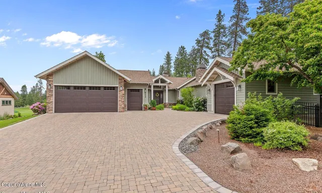 9925 N  Country Club Dr, Hayden Lake, ID 83835