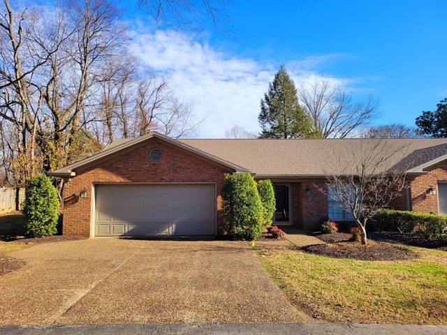 406 Country Club Ln, Hopkinsville, KY 42240