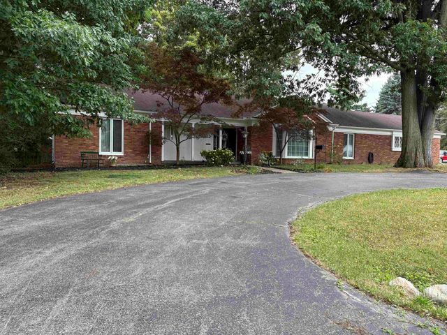 1402 Woodslea Dr, Flint, MI 48507