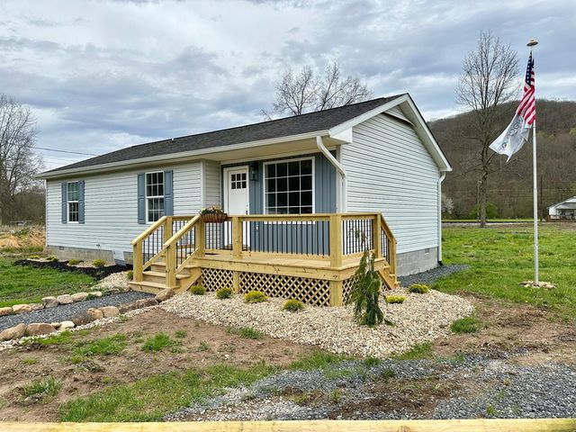 745 Valley Ave, Rainelle, WV 25962