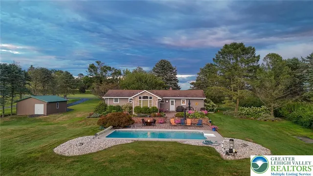 268 Archery Club Rd, New Ringgold, PA 17960