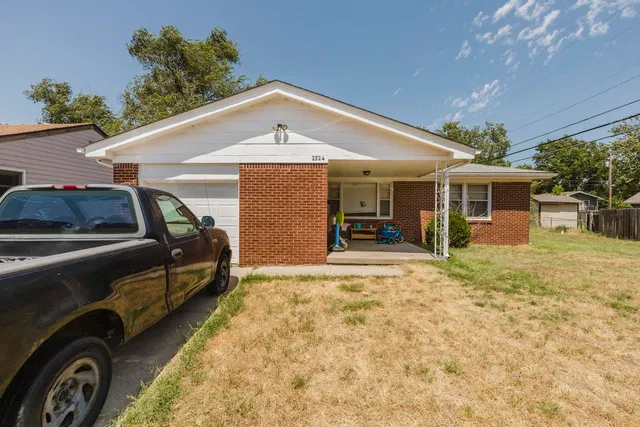 2524 W  Columbine Ln, Wichita, KS 67204