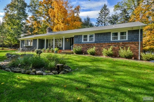 37 Shadow Rd, Upper Saddle River, NJ 07458