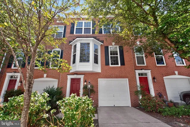 8227 Singleleaf Ln, Lorton, VA 22079