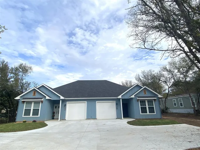 409-411 Cleveland Rd, Granbury, TX 76049