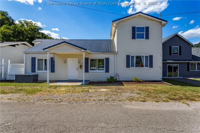 127 134th St, Marmet, WV 25315