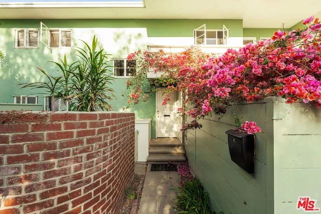 5589 1/2 Village Grn, Los Angeles, CA 90016