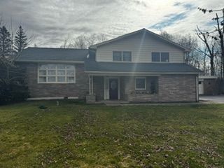 818 Griffin Pond Rd, Clarks Summit, PA 18411