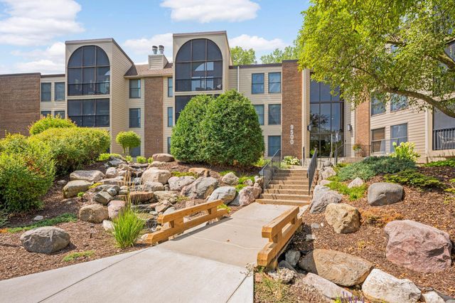 9500 Collegeview Rd #309, Bloomington, MN 55437