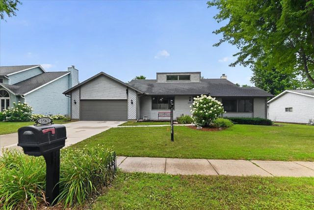 1562 Kuhle Dr, Sun Prairie, WI 53590