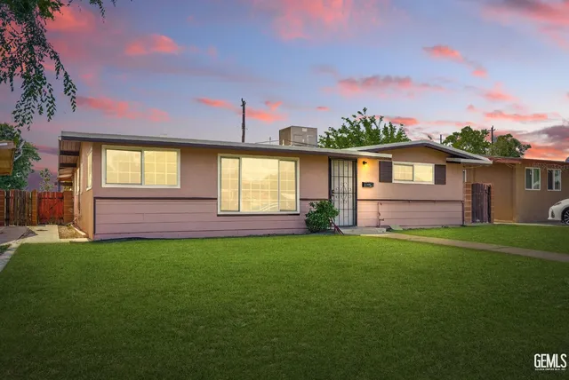2804 Haley St, Bakersfield, CA 93305