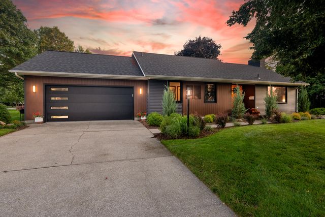 400 Barber St, Spring Lake, MI 49456