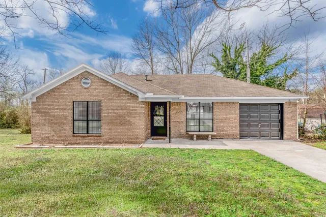 18 Steele Magnolia Dr, Greenbrier, AR 72058