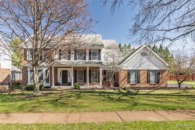 1418 Warson Oaks Ct, Saint Louis, MO 63122