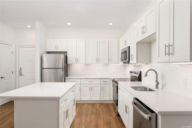 1 N  Country Rd #102, Pt Jefferson, NY 11777