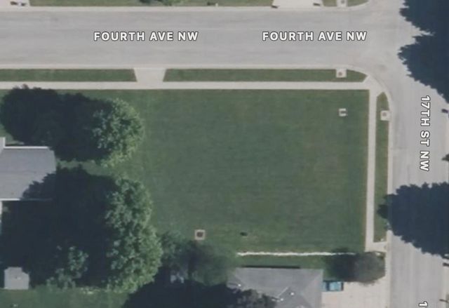 17th St NW, Waverly, IA 50677