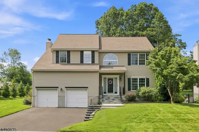 7 Lazarus Dr, Ledgewood, NJ 07852