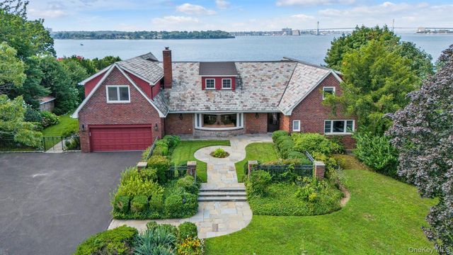 22 Martin Court, Great Neck, NY 11024