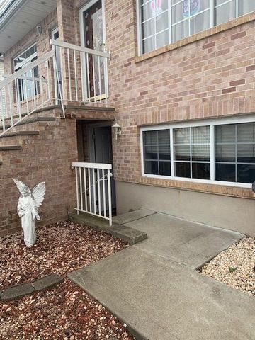 16 Darnell Ln, Staten Island, NY 10309