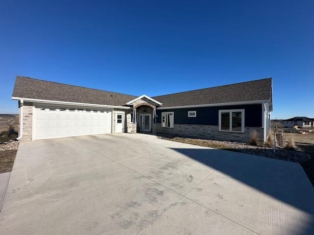 1518 Manfred Dr, Luverne, MN 56156