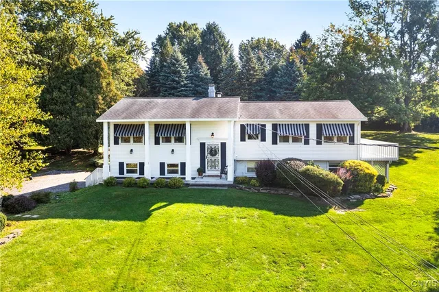 1572 Tracy Dr, Skaneateles, NY 13152
