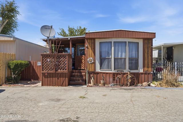 470 20th St W #6, Rosamond, CA 93560