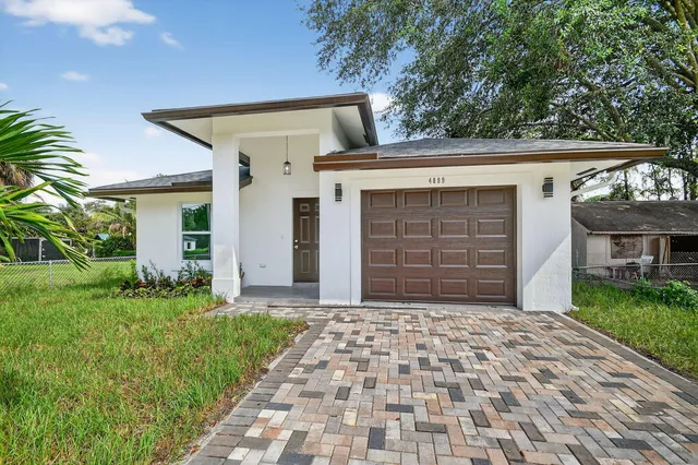 4889 Alberta Avenue, West Palm Beach, FL 33417