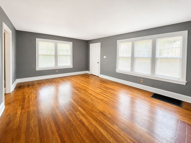 3850 Northampton Rd, Cleveland Heights, OH 44121
