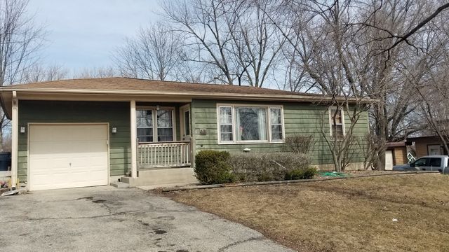 10 Pershing Ave, Lake In The Hills, IL 60156