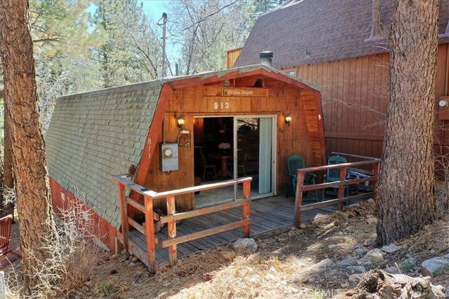 813 Cedar Ln, Sugarloaf, CA 92386