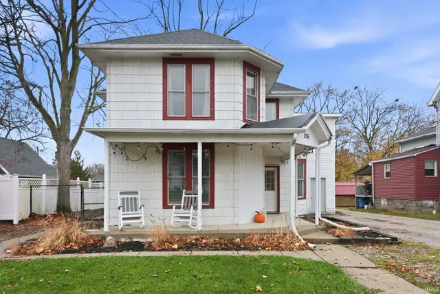206 S  Walnut St, Columbia City, IN 46725