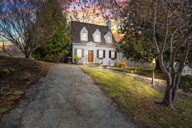 102 12th St NW, Pulaski, VA 24301