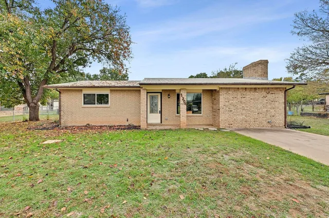 1304 E LUCE Street, Llano, TX 78643