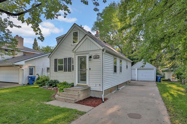 657 10th Ave NW, New Brighton, MN 55112