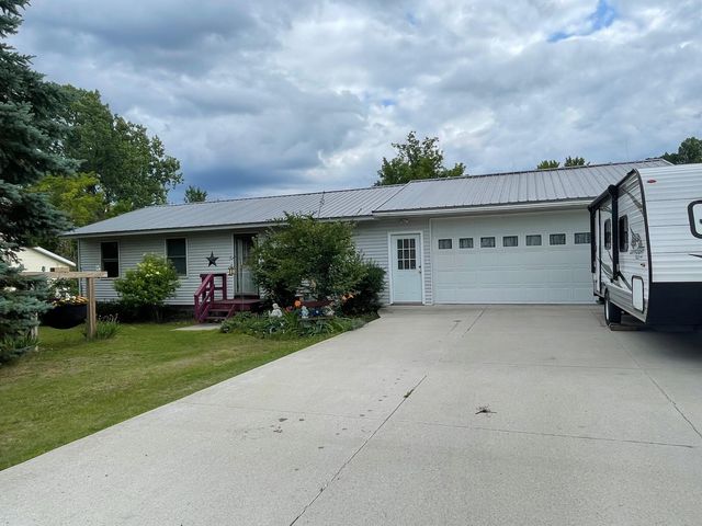 107 Ferris St, Houghton Lake Heights, MI 48630