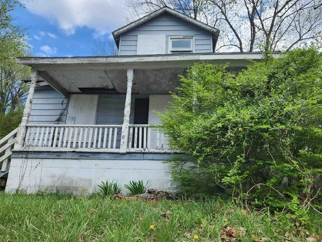 1615 E  Main St, Waynesboro, VA 22980