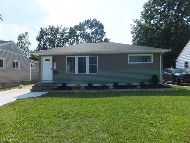 6082 Michael Dr, Brookpark, OH 44142