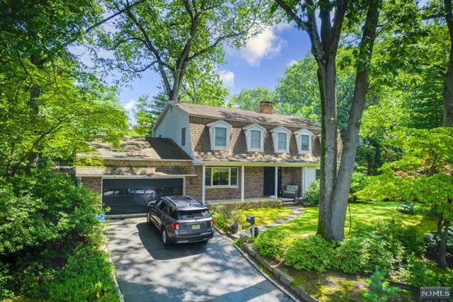 145 Maple Ave, Closter, NJ 07624