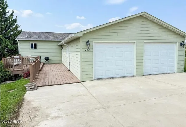 252 E  Lake Dr, Estelline, SD 57234