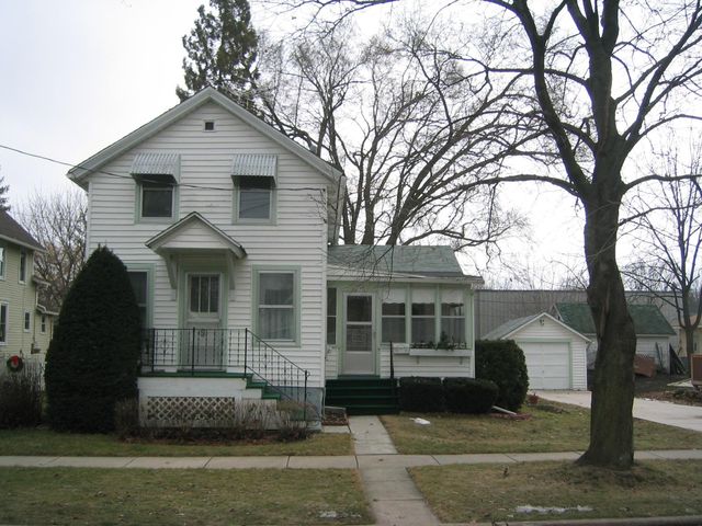 335 S  Water St, Columbus, WI 53925